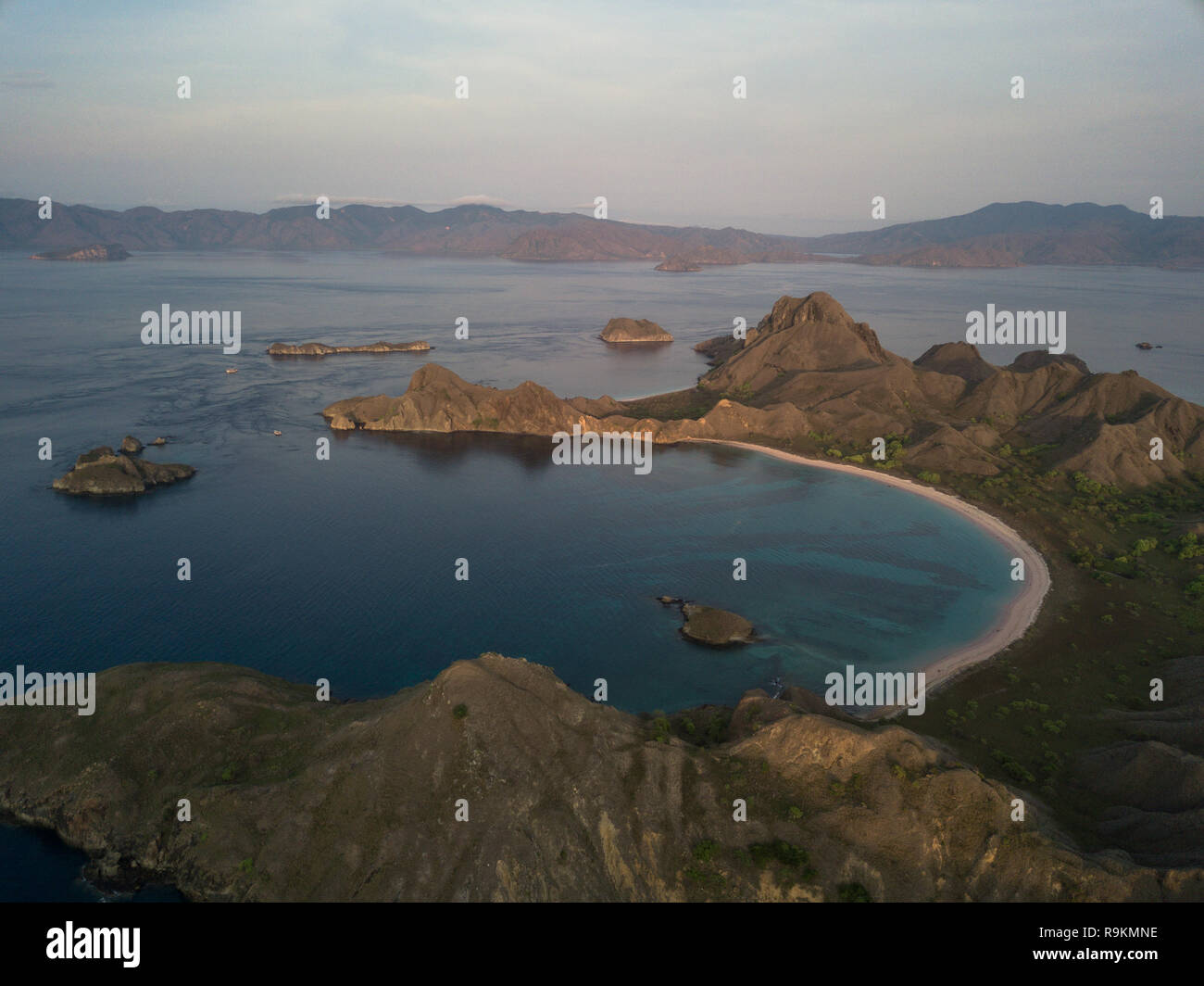 Splendida isola nel Parco Nazionale di Komodo Foto Stock