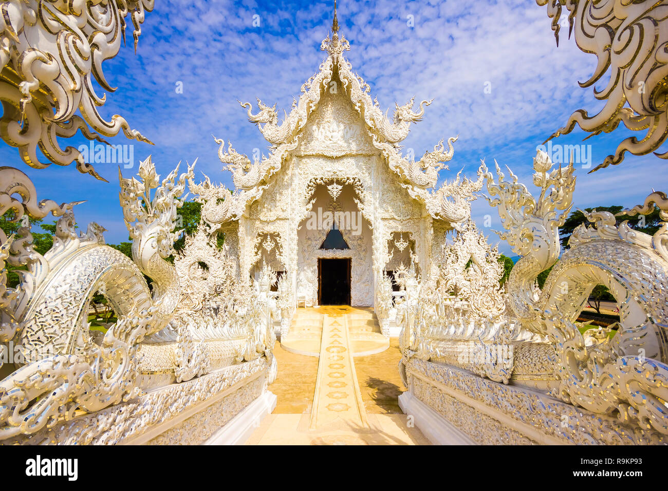 Bella Snowy White tempio Wat Rong Khun tempio in Chiang Rai, Thailandia in Asia Foto Stock