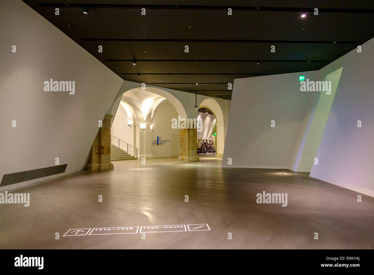 Impressioni da dentro il Tedesco Museo di Storia Militare di Dresda, in Germania nel gennaio 2018. Foto Stock