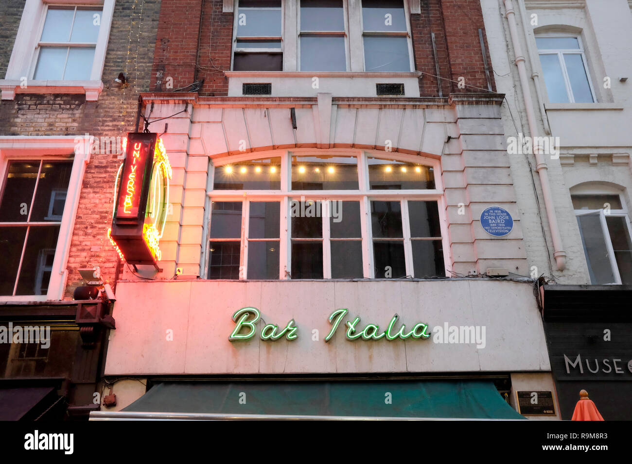 Una vista ravvicinata del bar Italia, Soho, Londra Foto Stock