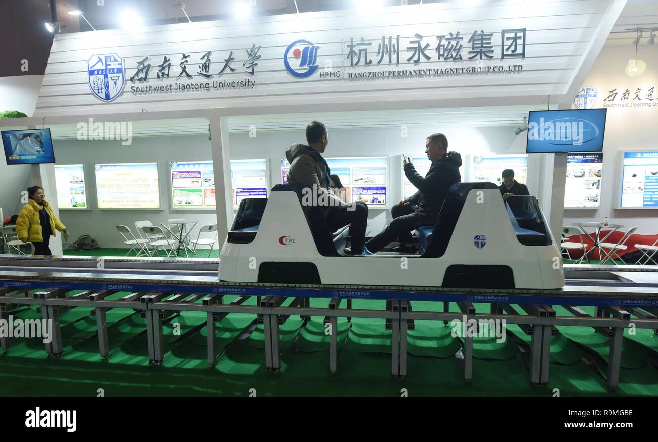 Hangzhou,Cina. Il 26 dicembre, 2018. Il primo Zhejiang International Intelligent Transportation Expo è tenuto in Hangzhou, Oriente Cina'snella provincia di Zhejiang. Credito: SIPA Asia/ZUMA filo/Alamy Live News Foto Stock