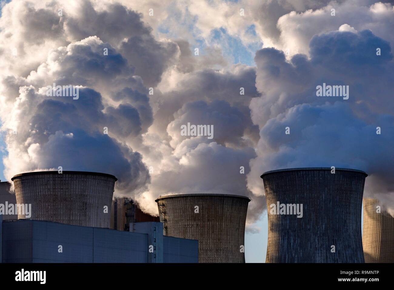 Neurath, Deutschland. 24 dicembre, 2018. Il Neurath power plant di RWE. Neurath, 24.12.2018 | Utilizzo di credito in tutto il mondo: dpa/Alamy Live News Foto Stock