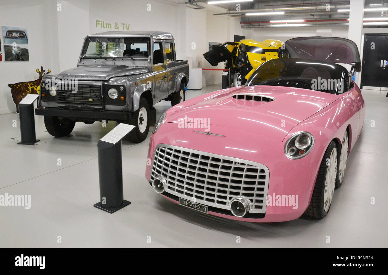 2004 Fab 1 Thunderbirds auto. Filmato Limousine Car. James Bond Skyfall Landrover Discovery 2012. La British Motor Museum, Gaydon, Warwickshire, Regno Unito Foto Stock