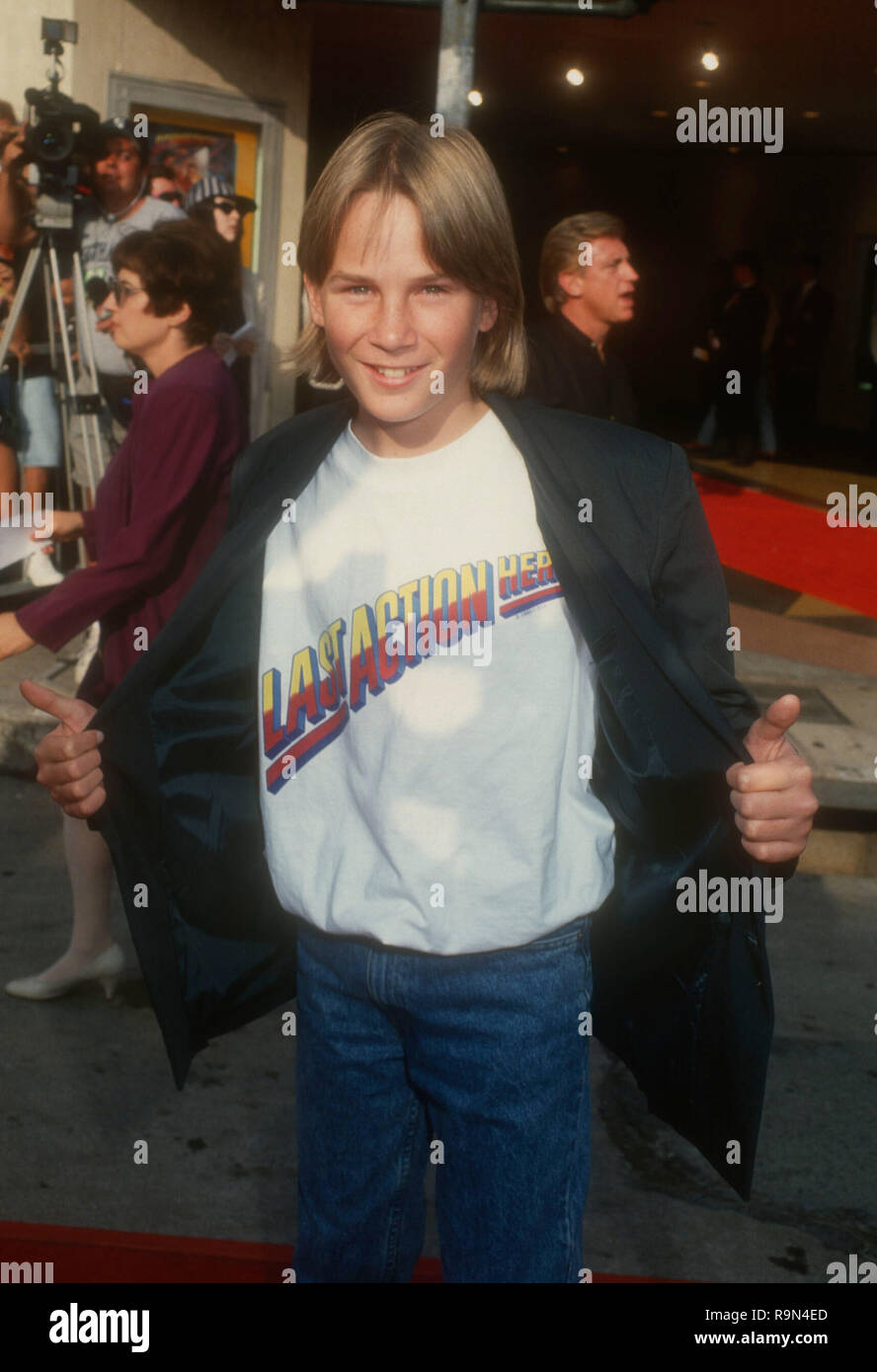 WESTWOOD, CA - 13 giugno: Attore Austin O'Brien assiste la Columbia Pictures' 'l'ultima azione Hero' il 13 giugno 1993 al Mann Village Theatre di Westwood, California. Foto di Barry re/Alamy Stock Photo Foto Stock
