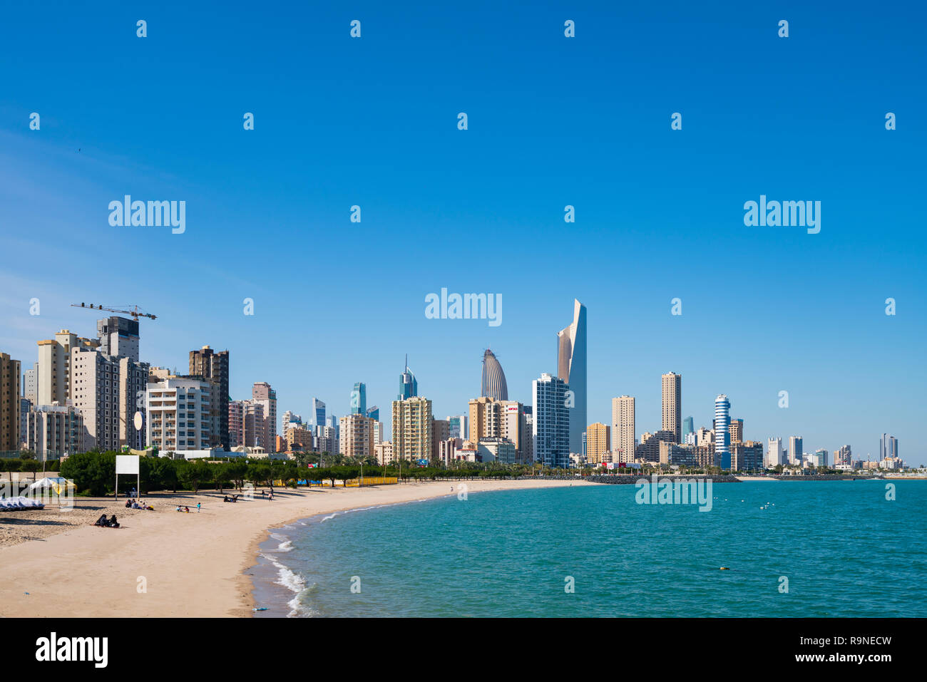 Giorno skyline del centro di Kuwait City in Kuwait, Medio Oriente Foto Stock