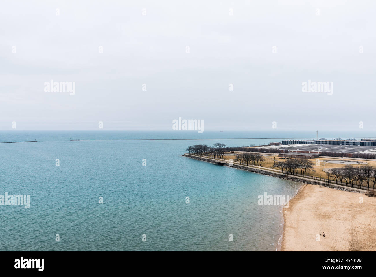 Vista aerea di Jardine acqua impianto di filtrazione e il Lago Michigan Foto Stock
