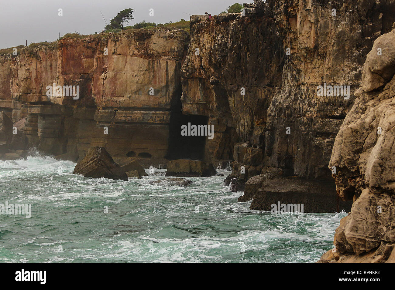 Vista della Bocca inferni ( Boca do Inferno) a Cascais, Portogallo Foto Stock