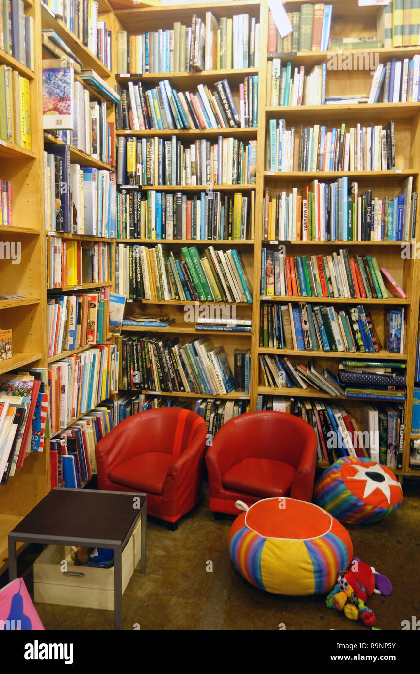 Angolo di lettura per bambini in libri Berkelouw, Eumundi, Queensland, Australia. N. PR Foto Stock