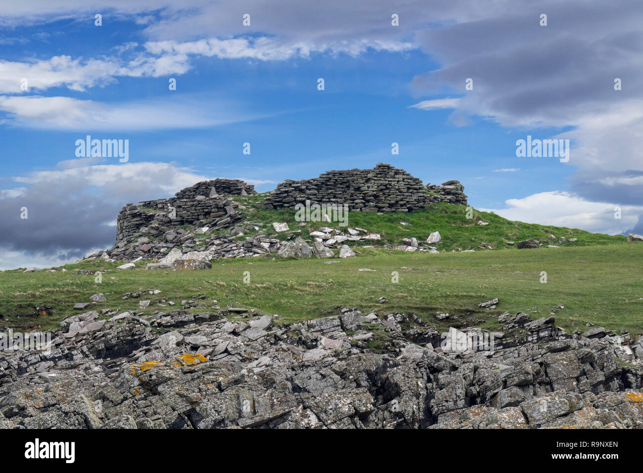 Rimane del Broch di Burraland sul n. Ness penisola vicino Sandwick, isole Shetland, Scotland, Regno Unito Foto Stock