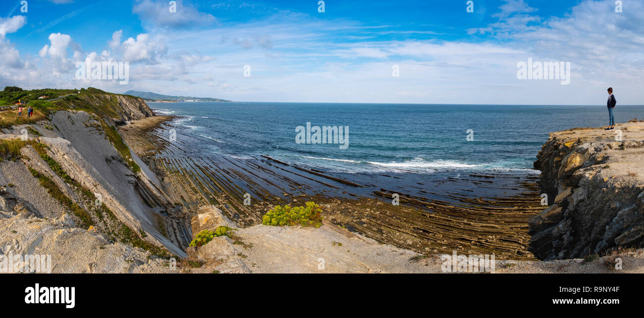 Percorso lungo le spiagge e le scogliere, Paese Basco Corniche. Urrugne, dipartimento Pyrénées-Atlantiques, regione Aquitania. A sud ovest della Francia. Foto Stock