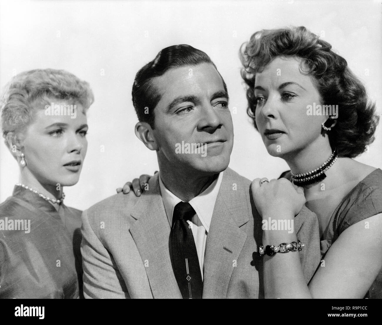 Sally Forrest, Dana Andrews, Ida Lupino, "mentre la città dorme" (1956) RKO Radio Pictures Riferimento File # 33635 827THA Foto Stock