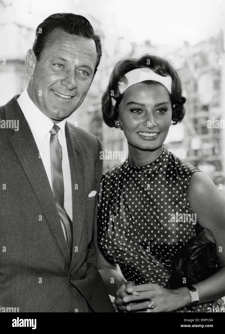 Sophia Loren, William Holden, in corrispondenza di un evento stampa per il film "La chiave' (1958) Columbia Pictures Riferimento File # 33635 843THA Foto Stock