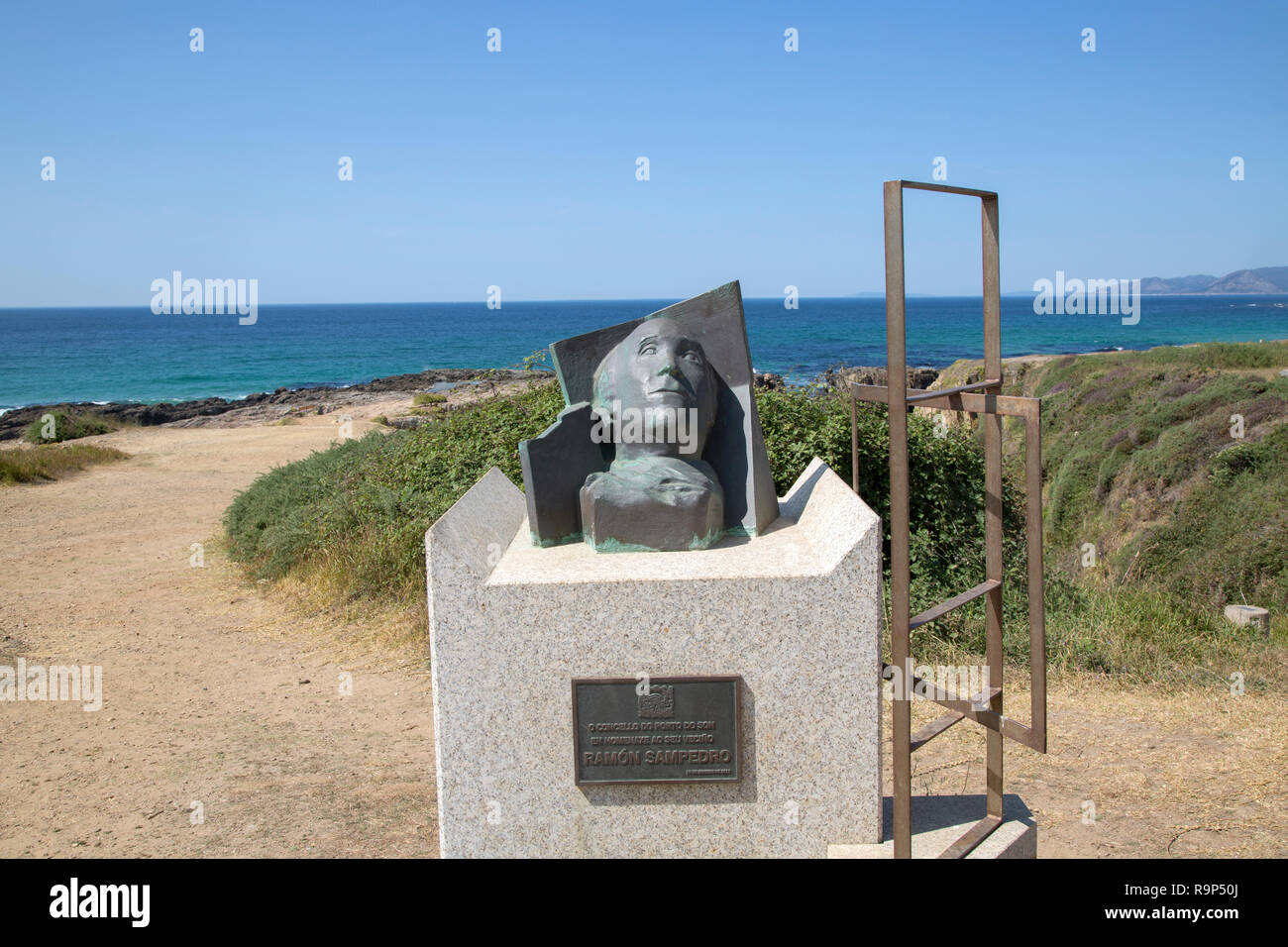 Ramon Sampedro statua, Spiaggia di Furnas; Xuno; Galizia; Spagna Foto Stock