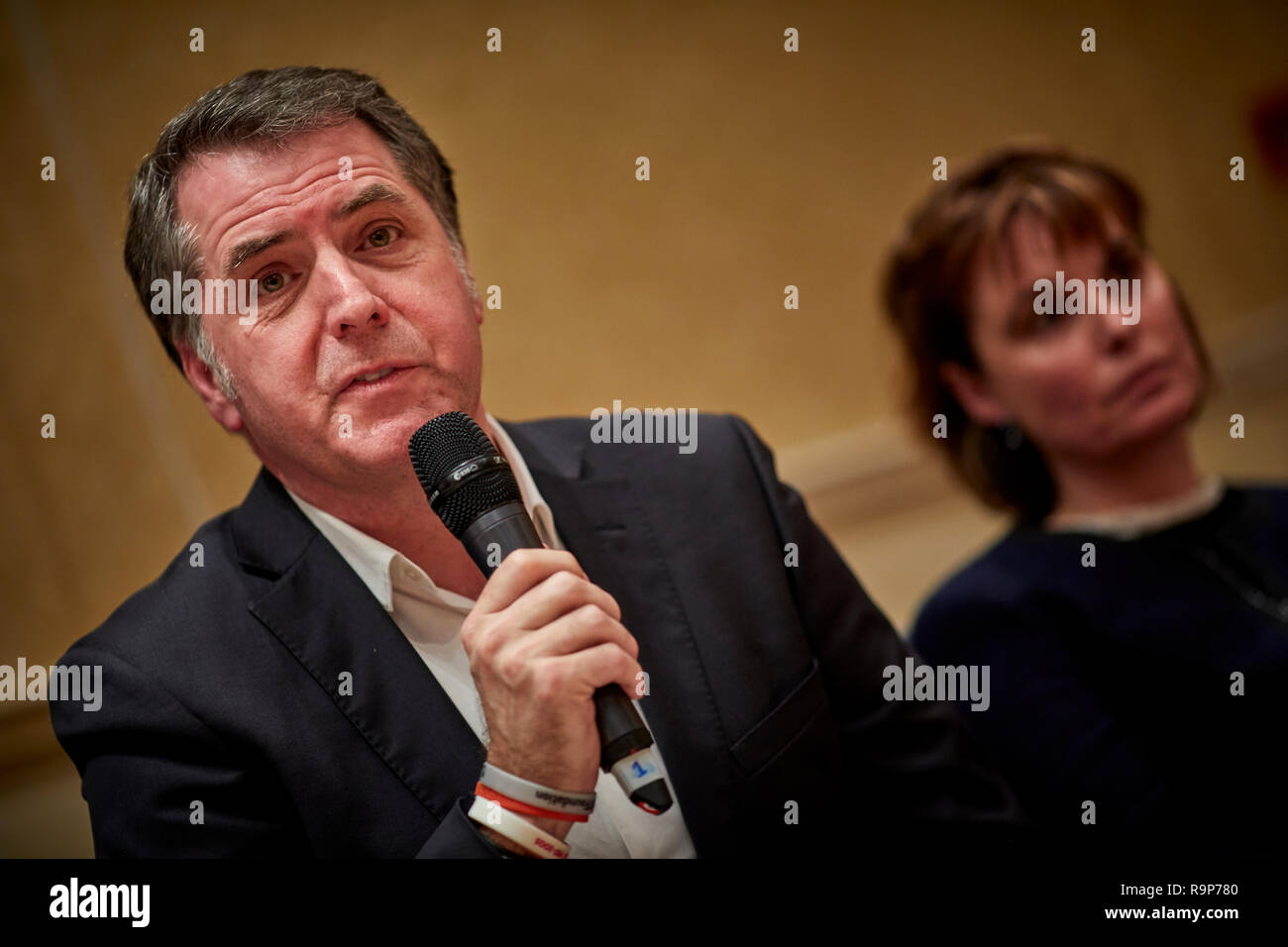 Ex MP uomo politico Steve Rotheram Sindaco di Liverpool Città Regione parlando a una platea Foto Stock
