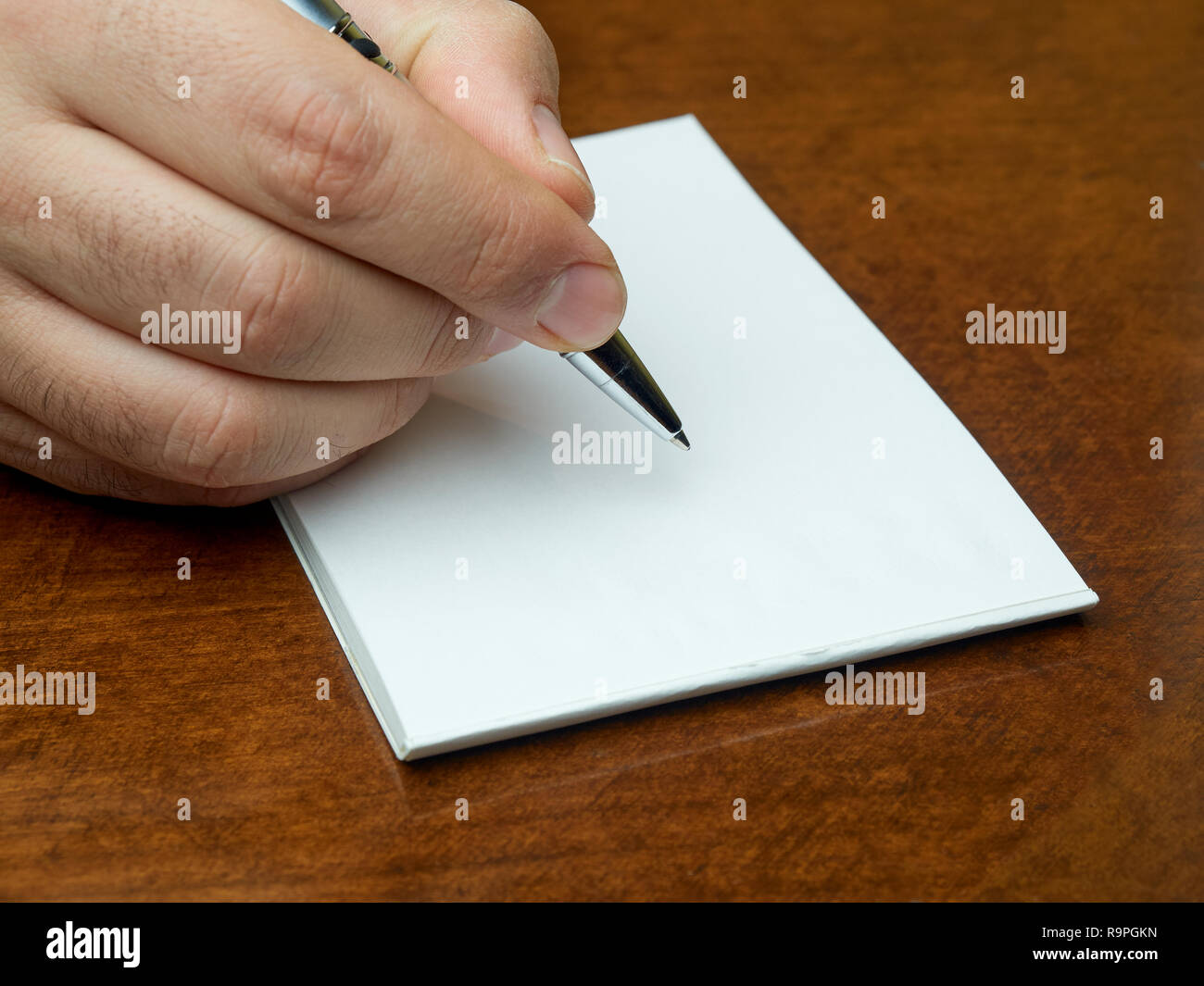 Primo piano la scrittura a mano sullo sbozzato libro memo Foto Stock