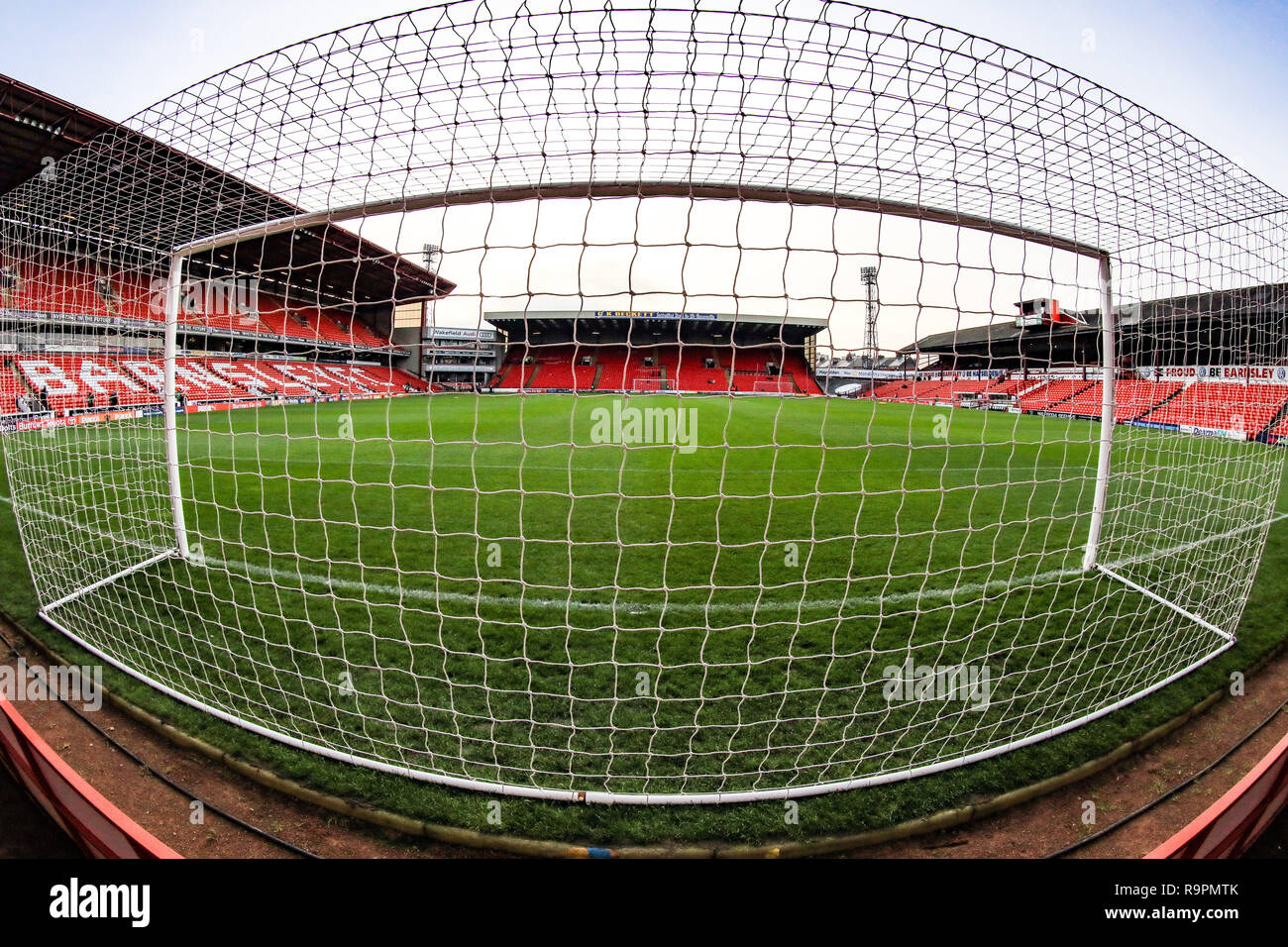 26 dicembre 2018, Oakwell, Barnsley, Inghilterra; Sky lega Bet One, Barnsley vs Peterborough ; Oakwell. home di Barnsley FC Credito: John Hobson/News immagini English Football League immagini sono soggette a licenza DataCo Foto Stock