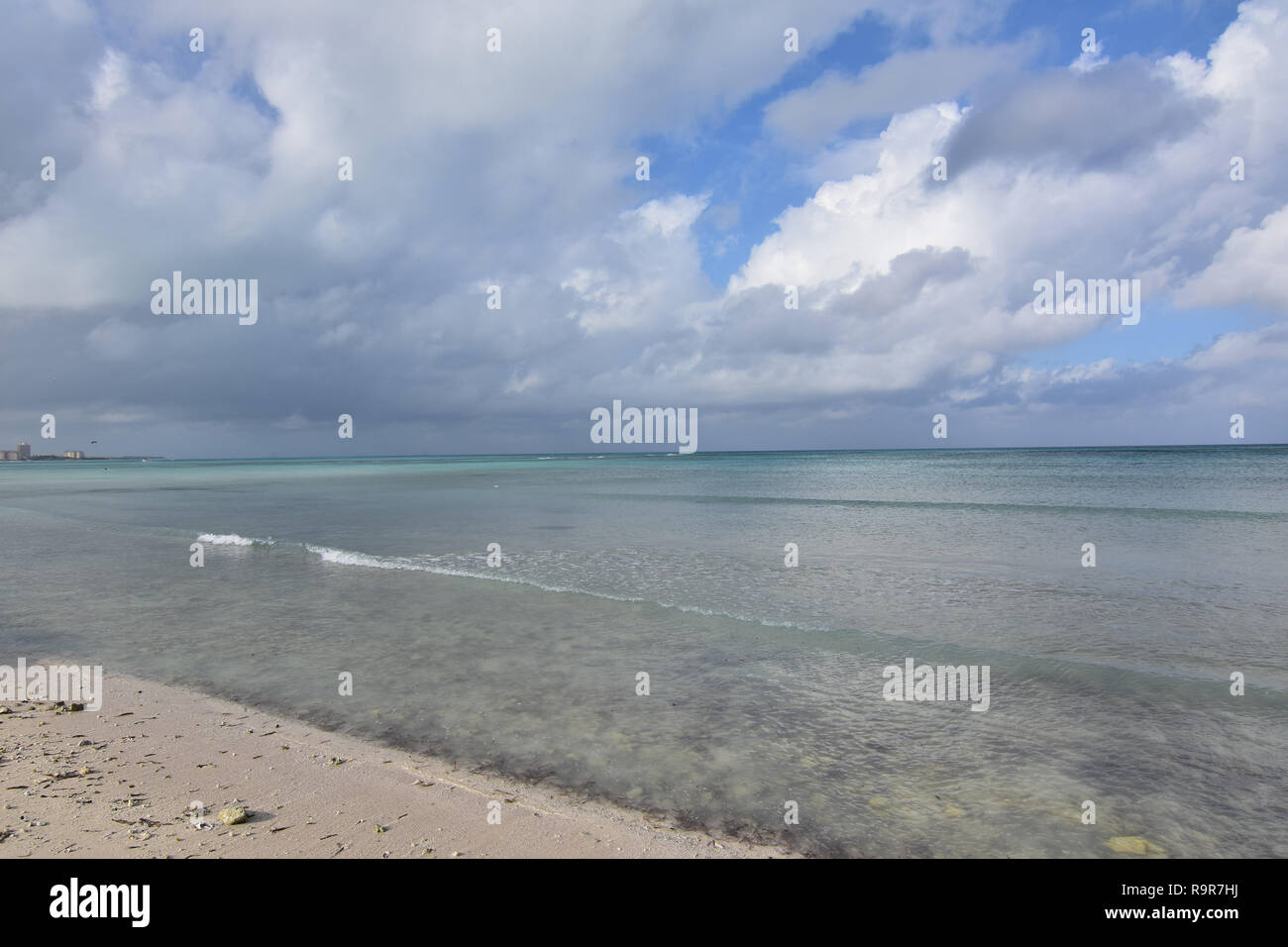 Foto incredibili con un piccolo movimento di onda sulla costa Foto Stock