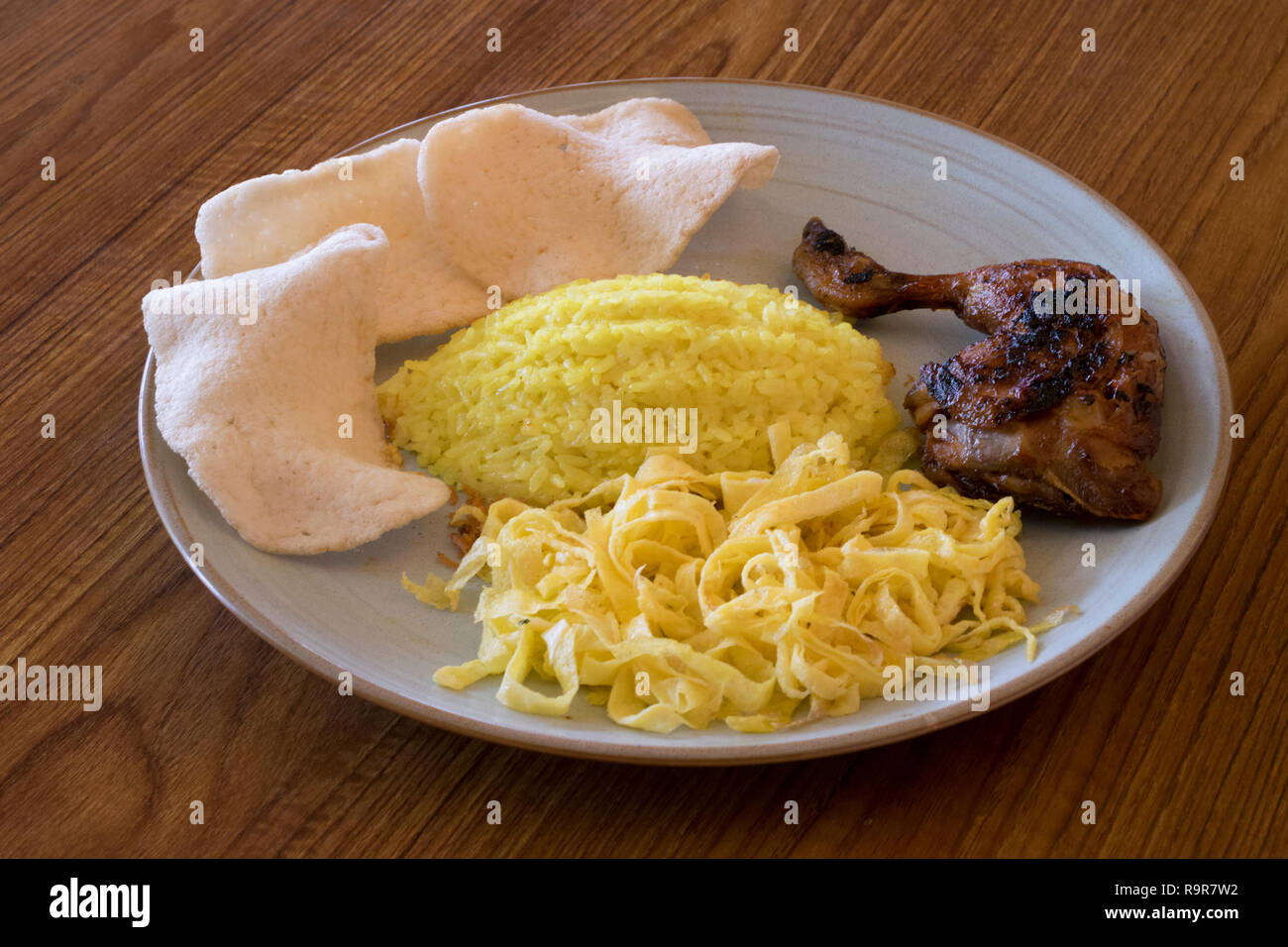 6.8B, Nasi Kuning, IndonesianBook Foto Stock
