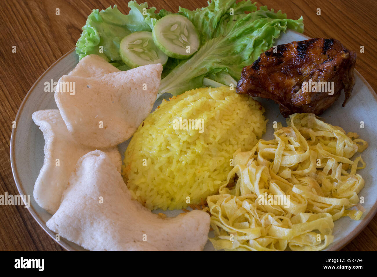 6.8B, Nasi Kuning, IndonesianBook Foto Stock