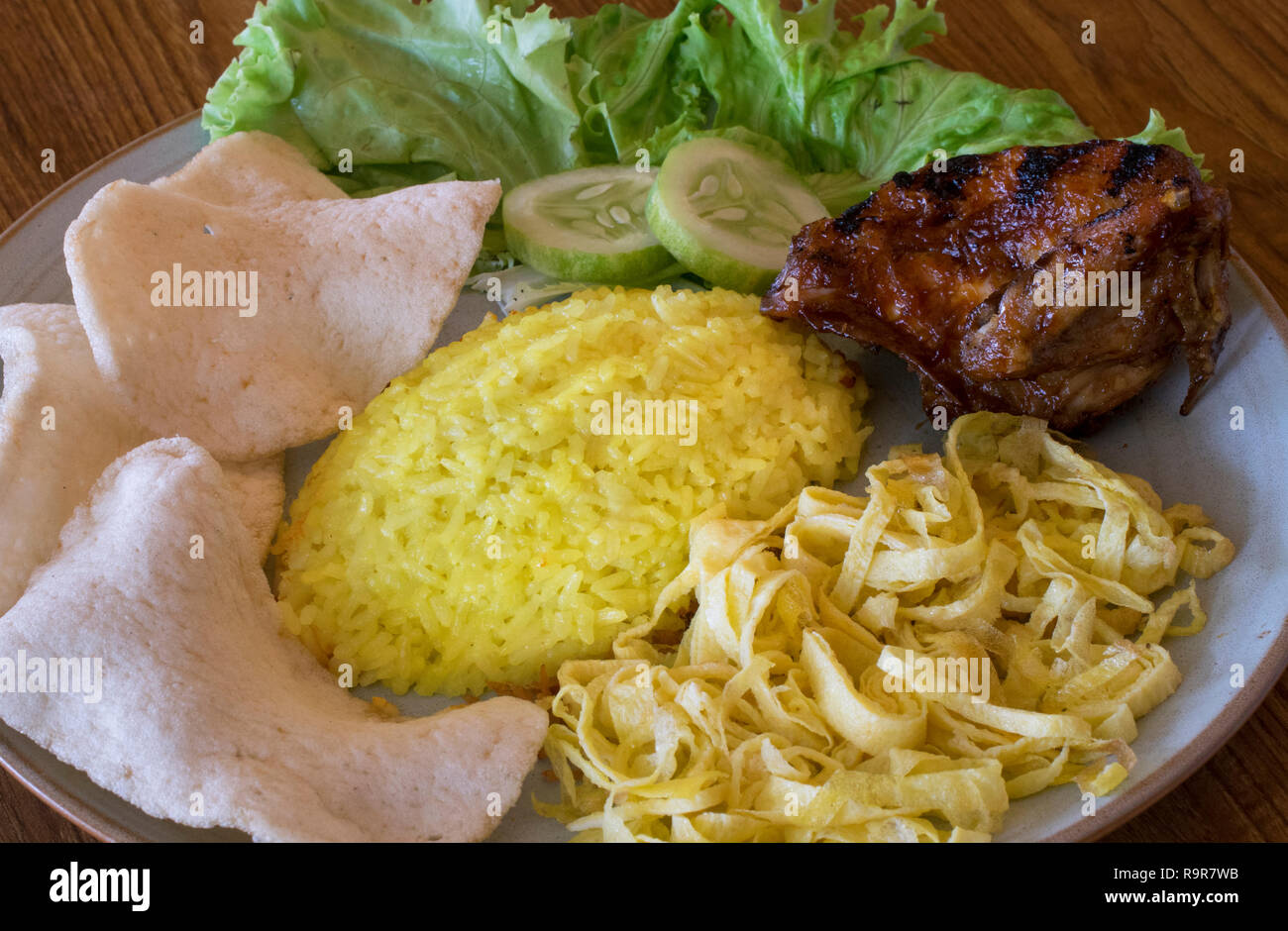 6.8B, Nasi Kuning, IndonesianBook Foto Stock