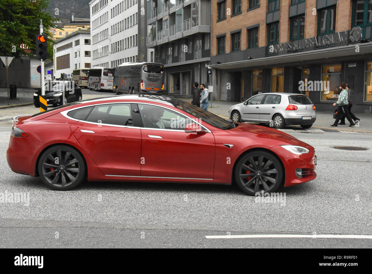 Tesla auto elettrica in Norvegia Foto Stock