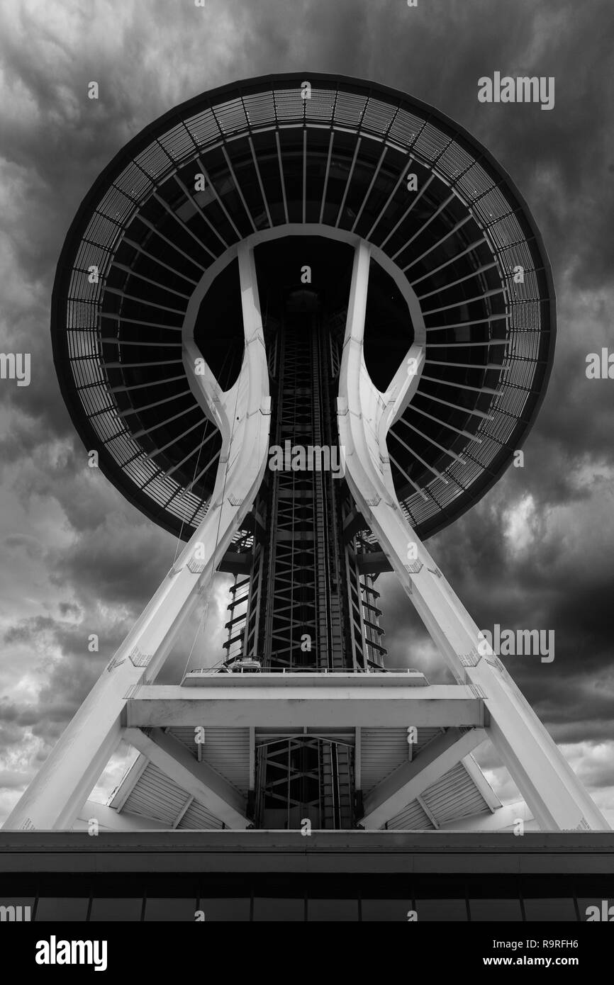 Seattle Space Needle in un giorno di pioggia Foto Stock