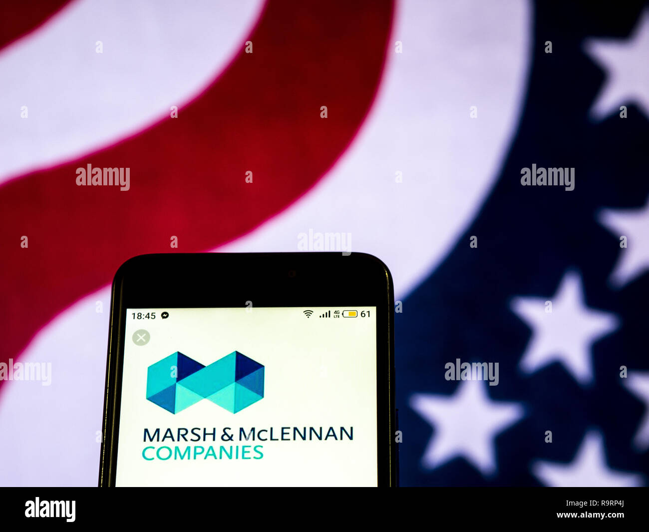 Marsh & McLennan Assicurazioni logo azienda vede visualizzato sul telefono  intelligente Foto stock - Alamy