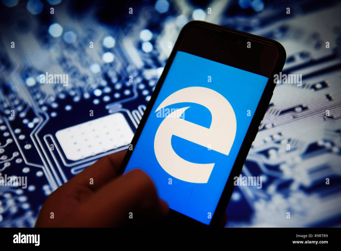 Cracovia in Polonia. 28 dicembre, 2018. Microsoft logo di bordo è visibile su un telefono cellulare Android. Credito: Omar Marques/SOPA Immagini/ZUMA filo/Alamy Live News Foto Stock