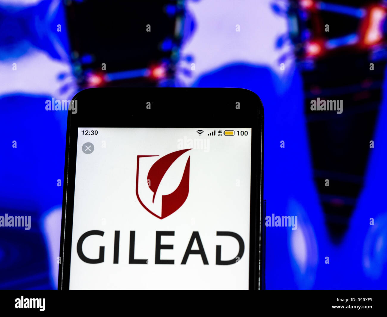 Kiev, Ucraina. 15 Dic, 2018. Gilead Sciences Biotecnologia logo azienda vede visualizzato su un telefono intelligente. Credito: Igor Golovniov SOPA/images/ZUMA filo/Alamy Live News Foto Stock