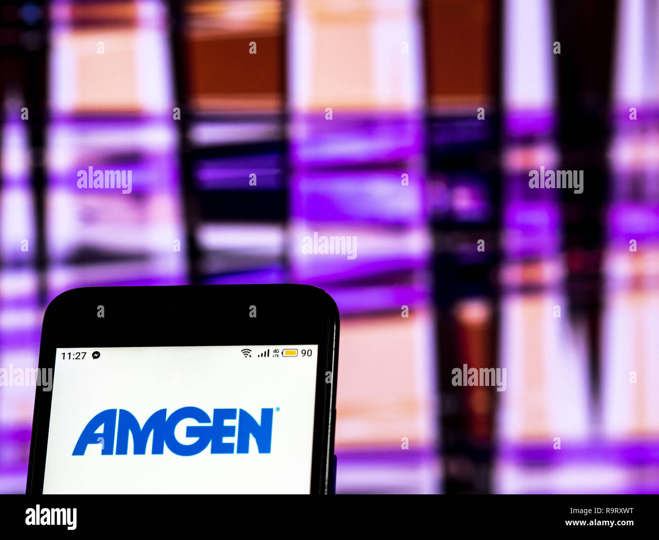 Dicembre 16, 2018 - Kiev, Ucraina - Amgen Biotecnologia logo azienda vede visualizzato su un telefono intelligente. (Credito Immagine: © Igor Golovniov/SOPA immagini via ZUMA filo) Foto Stock