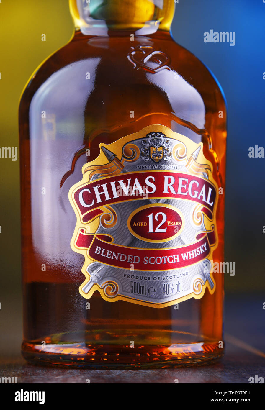 che risale una bottiglia di Chivas Regal vantaggi di uscire con una madre single