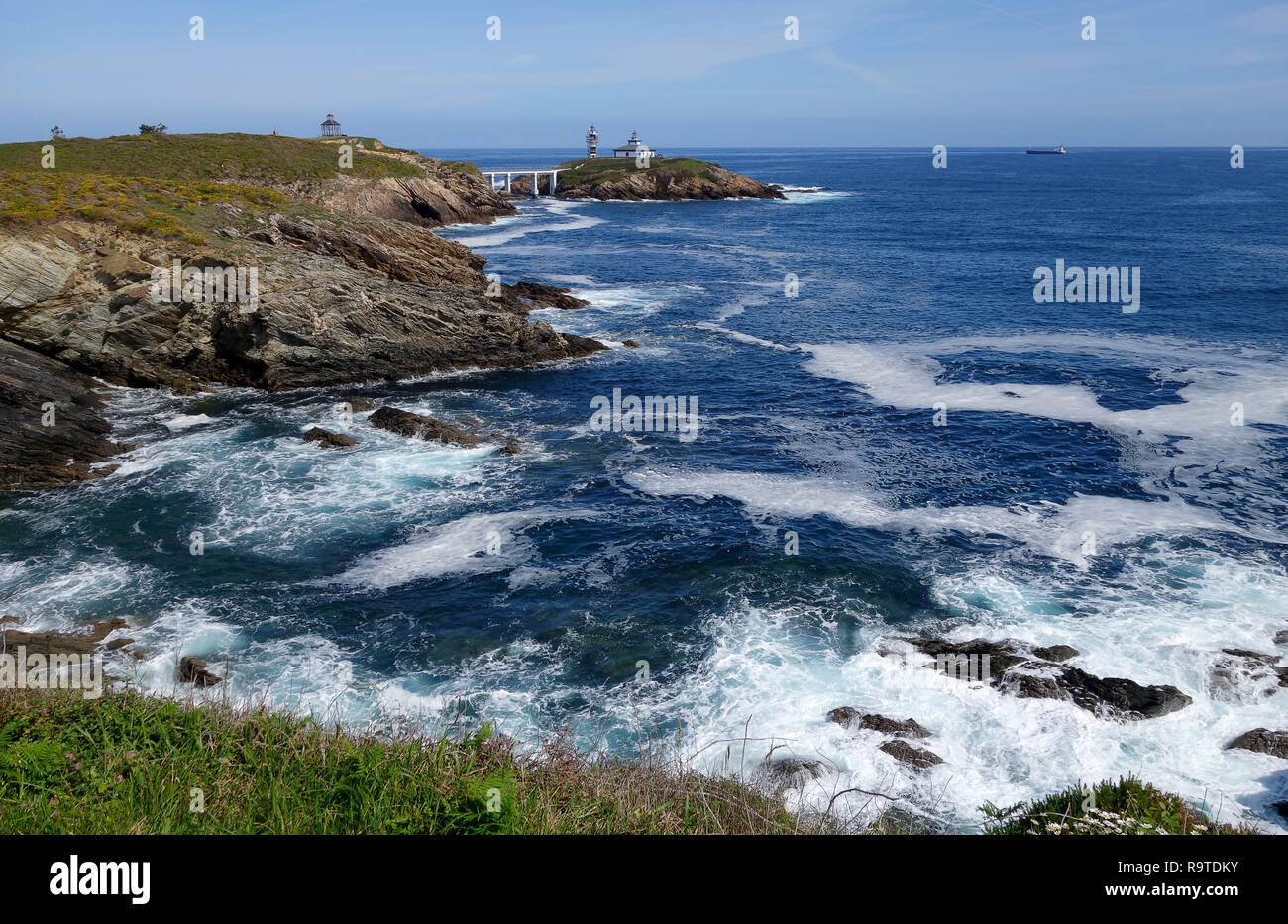 Promontorio costiero e rocce vicino a Ribadeo in Galizia Spagna settentrionale Foto Stock