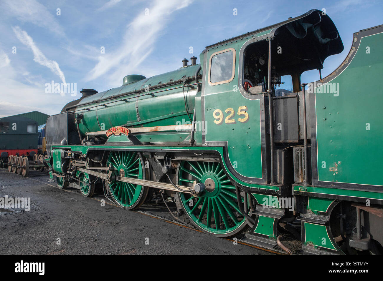 Impressionante treno a vapore nei sidings a Rotley. Scuola classe loco guardando lungo la caldaia dalla cabina. Foto Stock