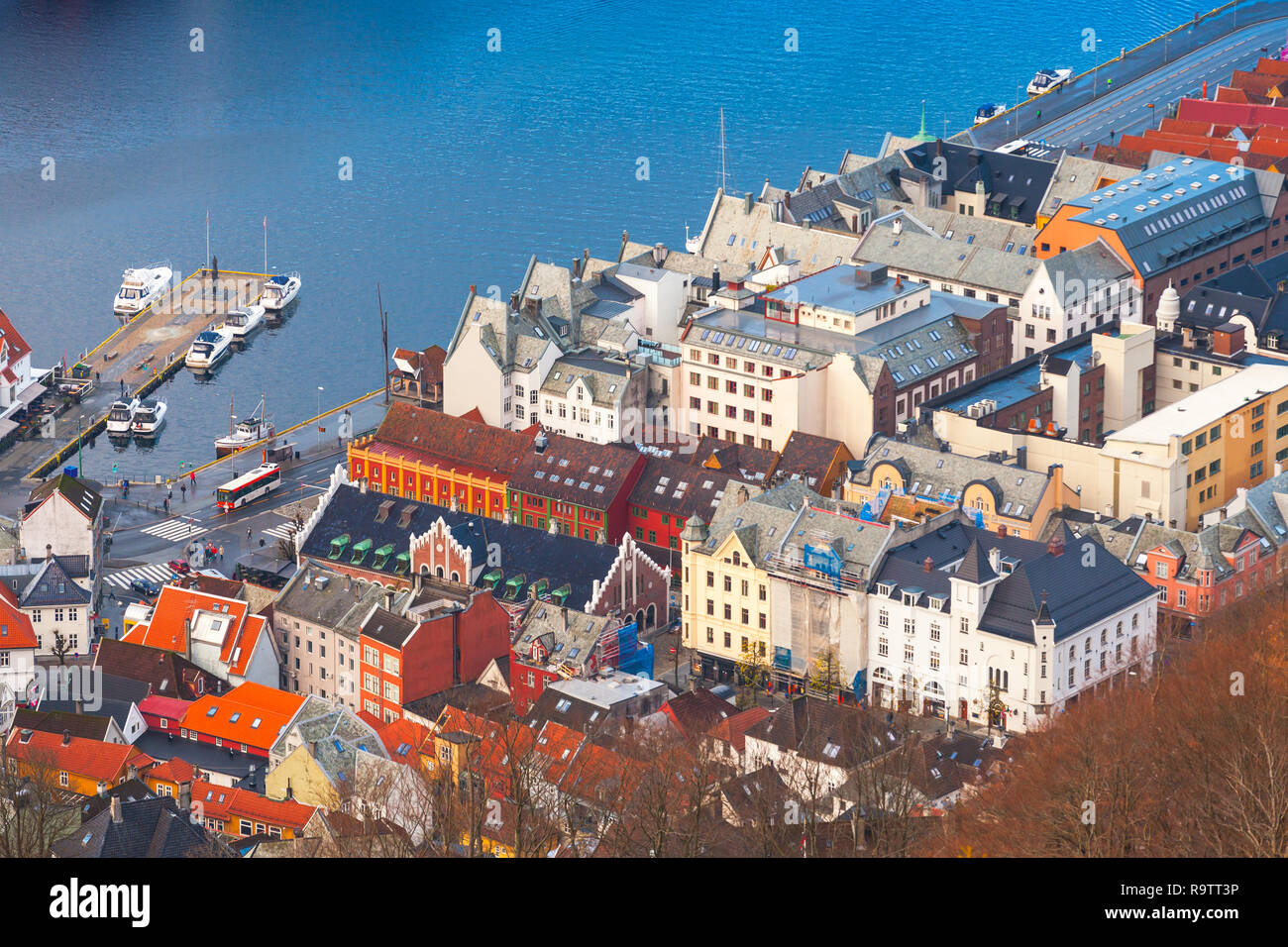 Vista aerea di Bergen, Norvegia. Paesaggio urbano costiero Foto Stock