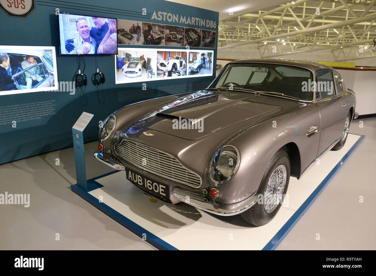 1967 Aston Martin DB6 presso il British Motor Museum, Gaydon, Warwickshire, Regno Unito. La vettura è stata ripristinata su un programma TV chiamato SOS auto. Foto Stock