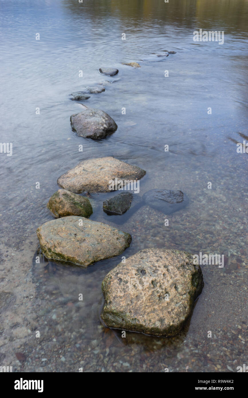 Grasmere rocce nel lago, sempre più piccoli Foto Stock