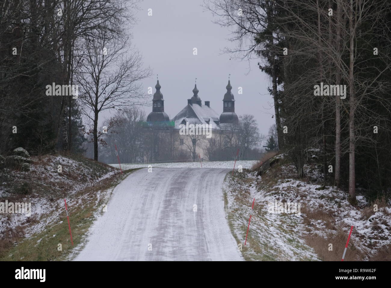 Linkoping, Ostergotland, Svezia, 21 dicembre 2018, vista del castello di Ekenas, Ekenäs slott in svedese, durante una giornata nevosa Foto Stock