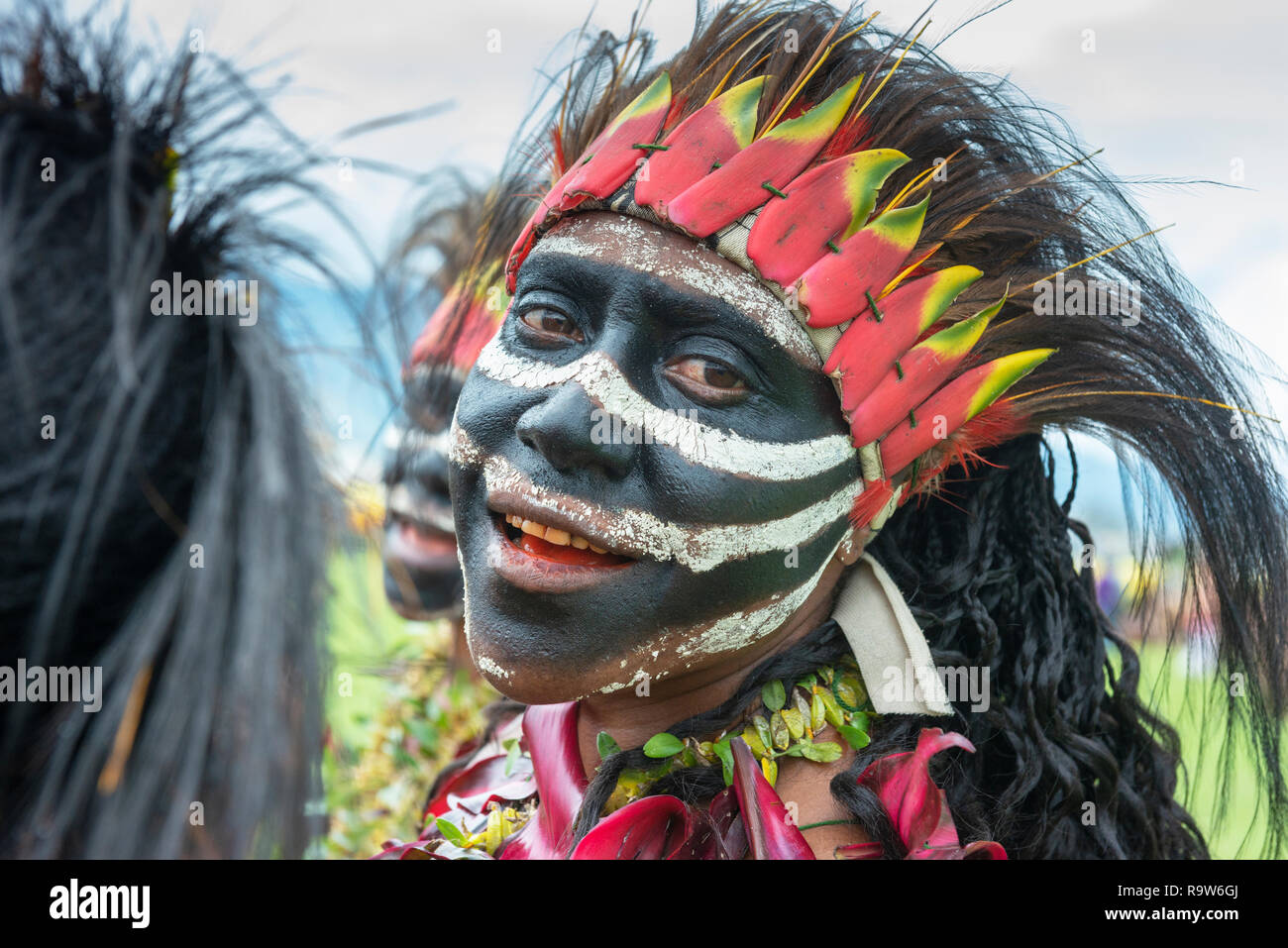 Donna di eseguire durante il Festival di Goroka. Foto Stock
