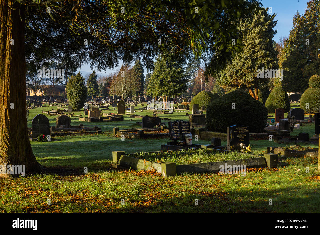 Un cimitero in una piccola città in Inghilterra Foto Stock