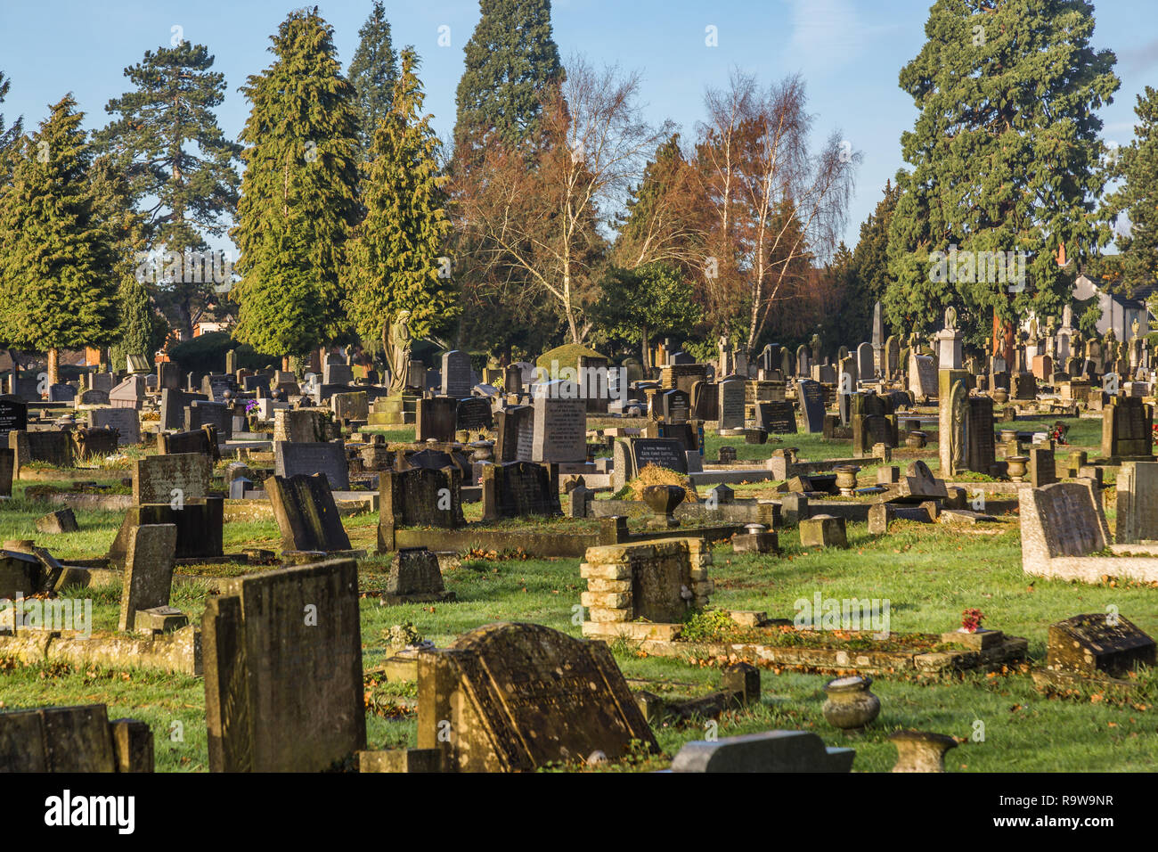 Un cimitero in una piccola città in Inghilterra Foto Stock