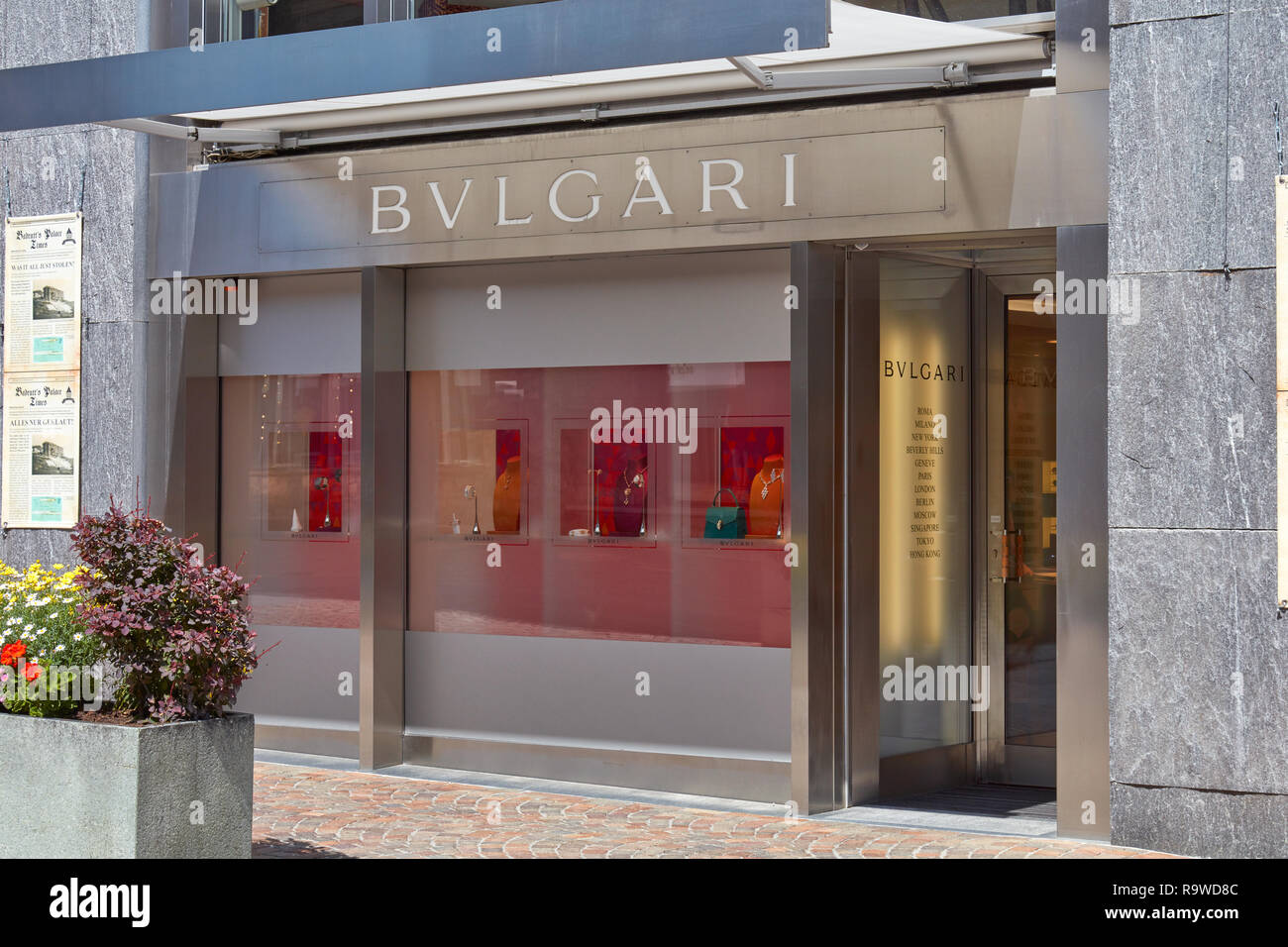 SANKT MORITZ, Svizzera - Agosto 16, 2018: Bulgari gioielli di lusso negozio in una soleggiata giornata estiva in Sankt Moritz, Svizzera Foto Stock