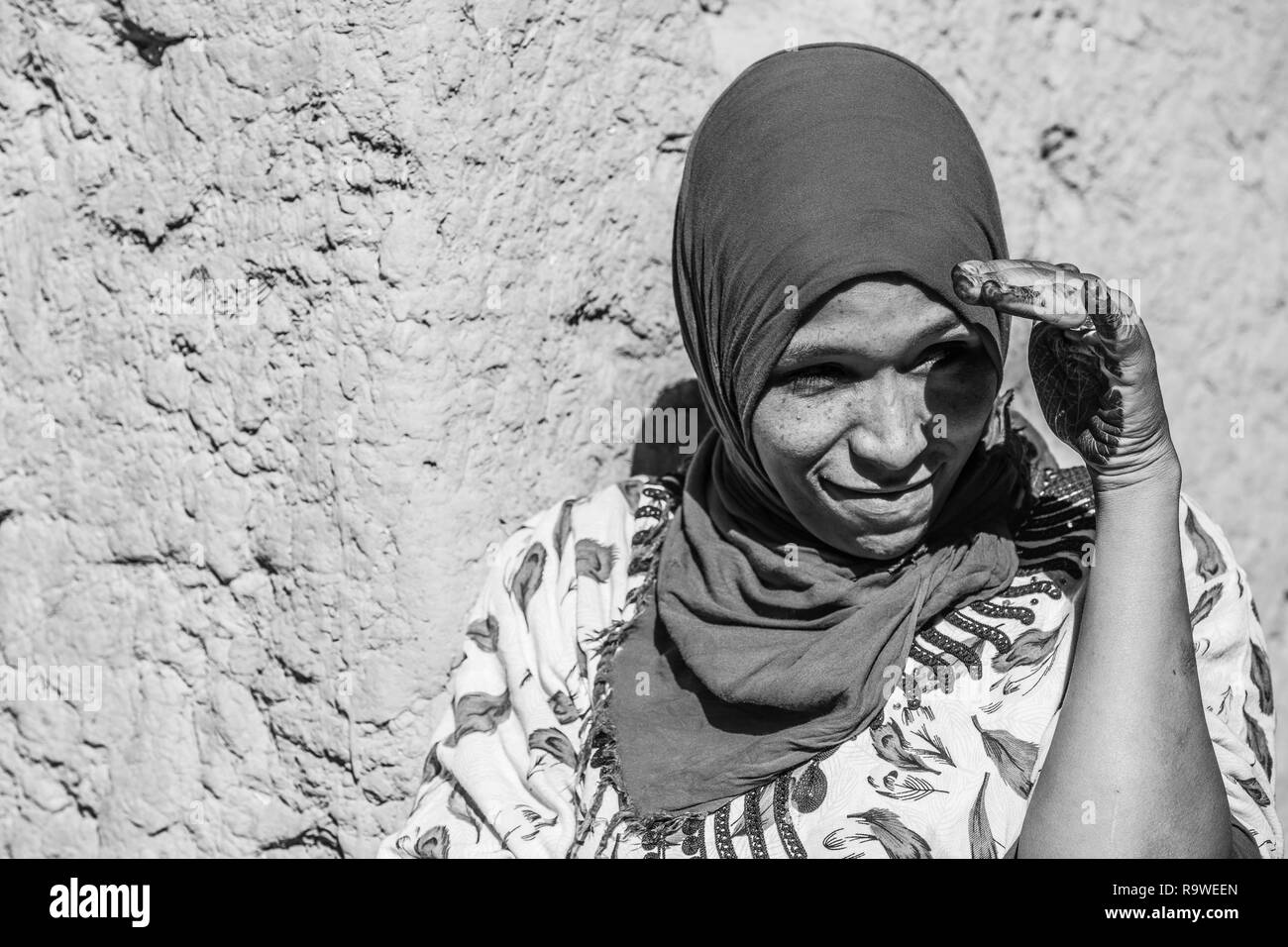 Reportage del deserto marocchino con persone, paesaggio, edificio e tradizioni Foto Stock