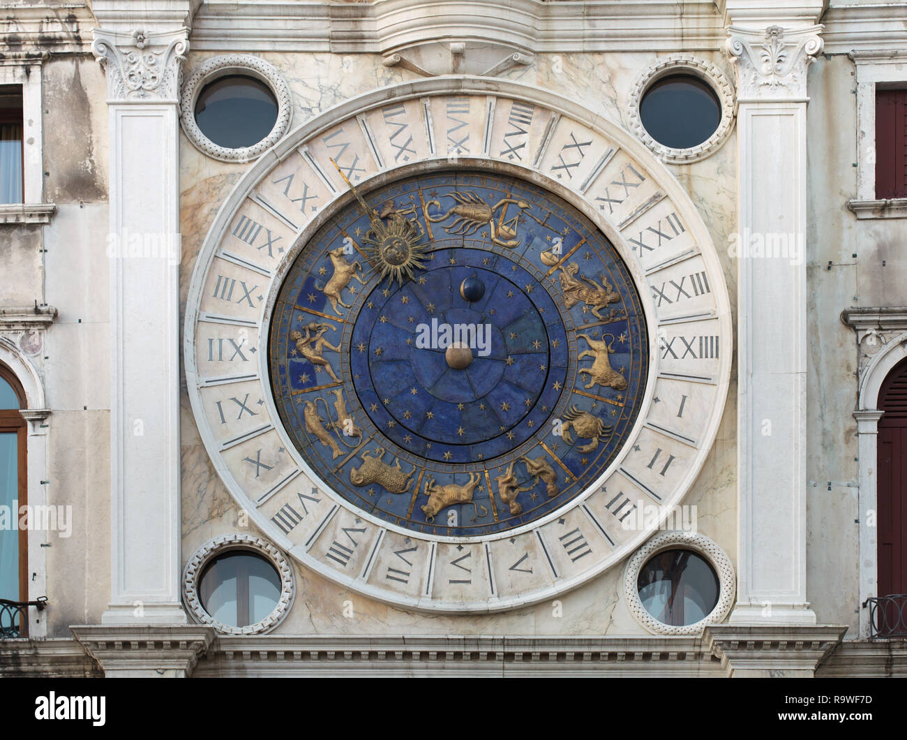 Orologio astronomico in San Marco Itinerari Segreti di Palazzo Ducale (Torre dell'Orologio) su Piazza San Marco a Venezia, Italia. Foto Stock