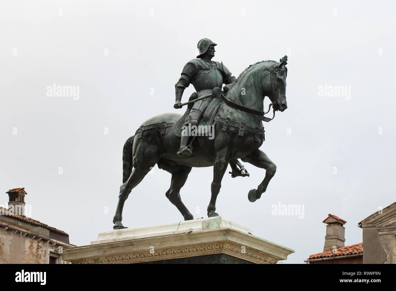 Statua equestre di Bartolomeo Colleoni eseguito dal Rinascimento italiano scultore Andrea del Verrocchio (1480-1488) nel Campo Santi Giovanni e Paolo a Venezia, Italia. Foto Stock