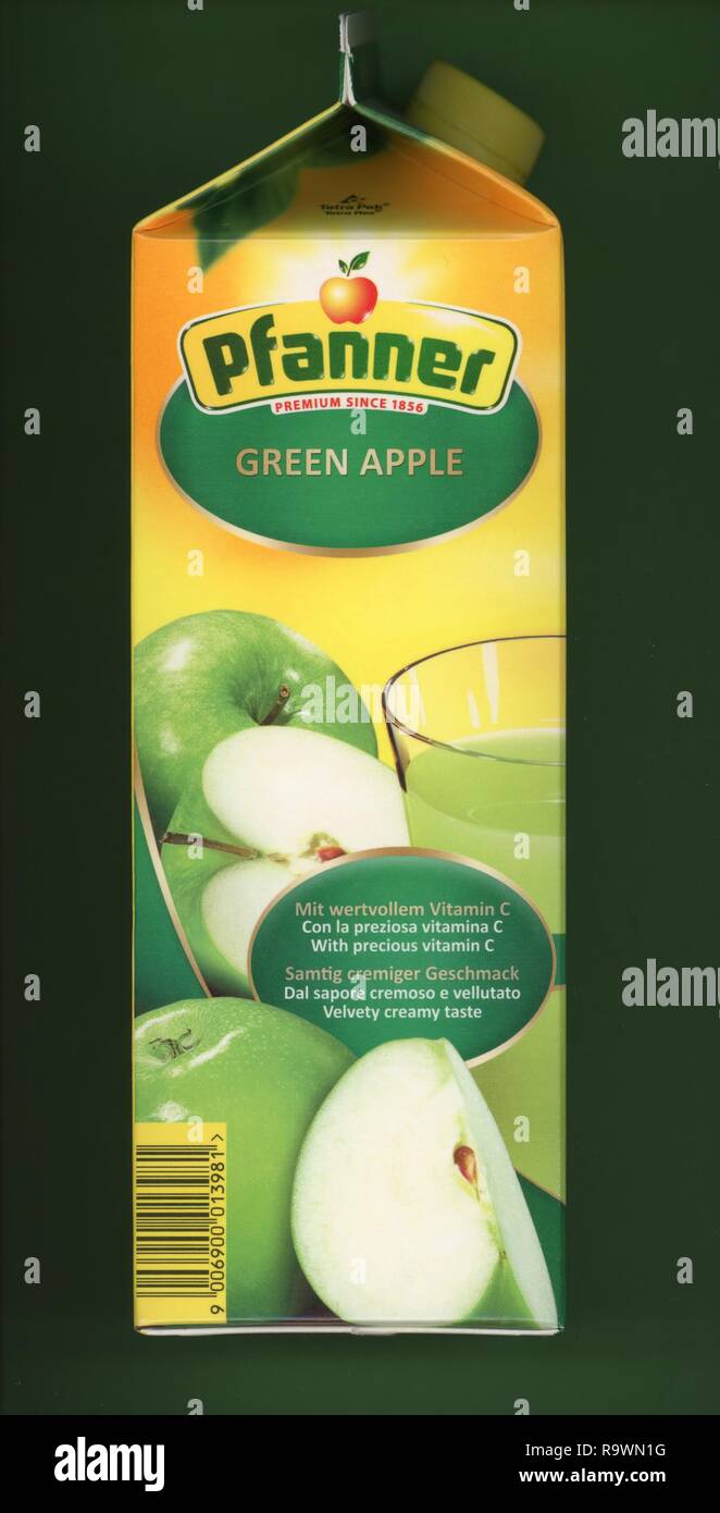 Vienna Austria Circa Nel Dicembre 2018 Pfanner Gruener Apfel Significato Verde Mela Succo Di Frutta Foto Stock Alamy