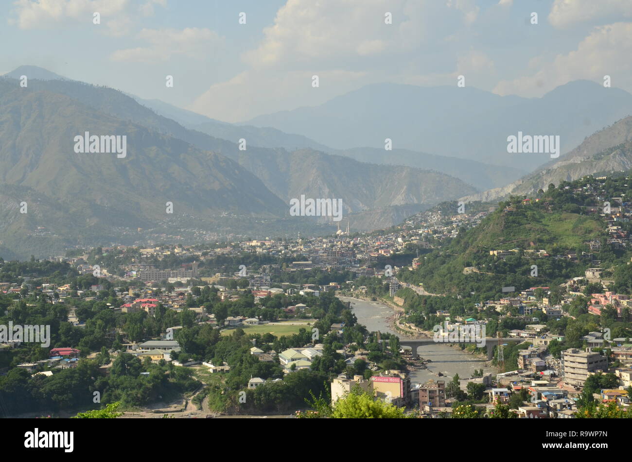 Una vista della città di Muzaffarabad in Azad Kashmir Pakistan. Foto Stock