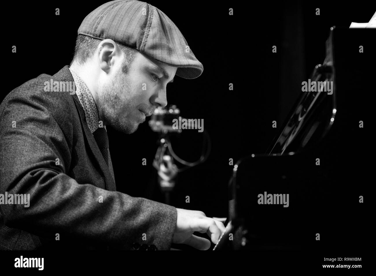 James Pearson suona il pianoforte con la Polly Gibbons Quartet, Scarborough Jazz Festival 2017 Foto Stock
