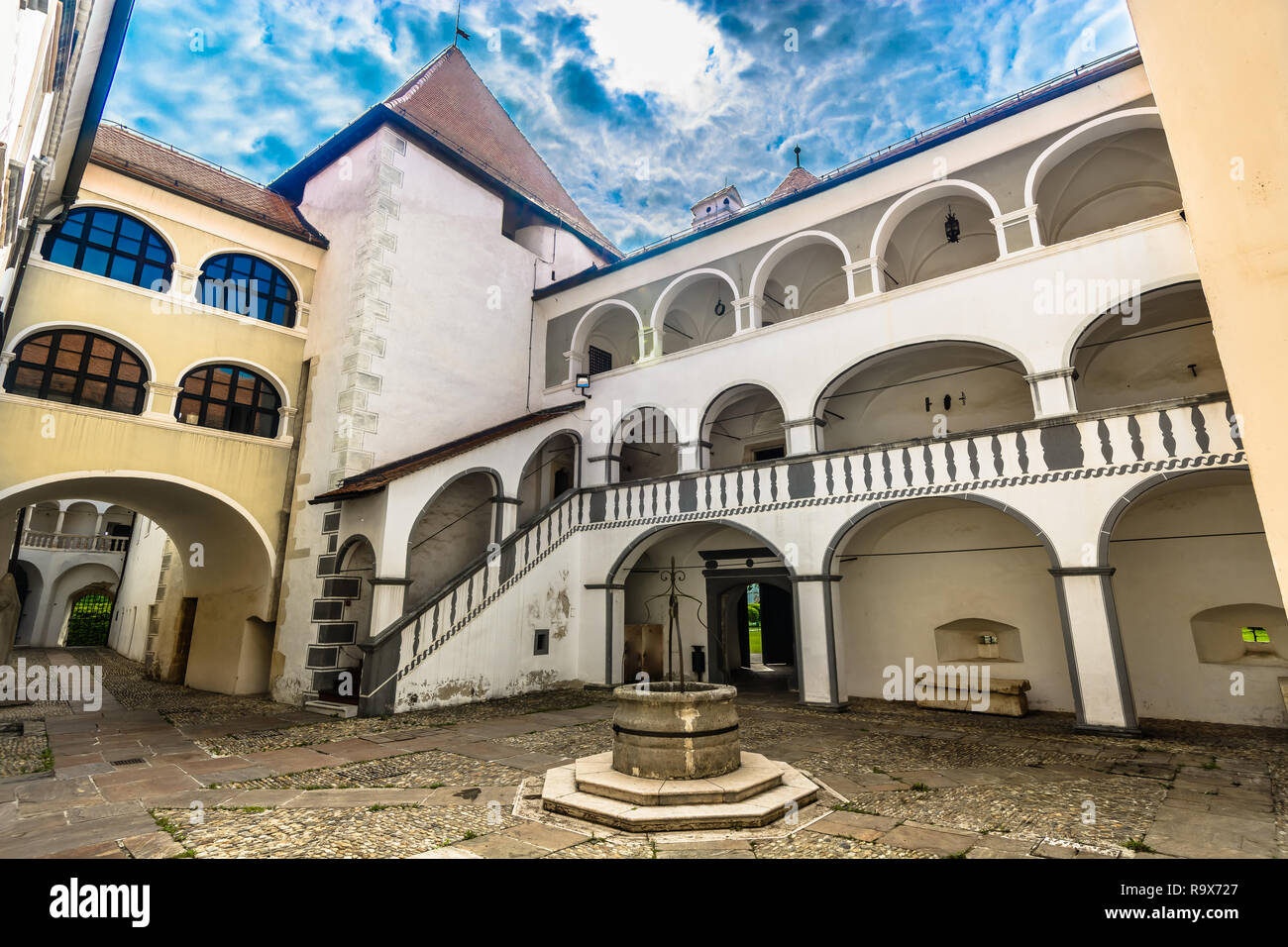 Vista panoramica in marmo architettura in Varazdin città vecchia, nord della Croazia. Foto Stock