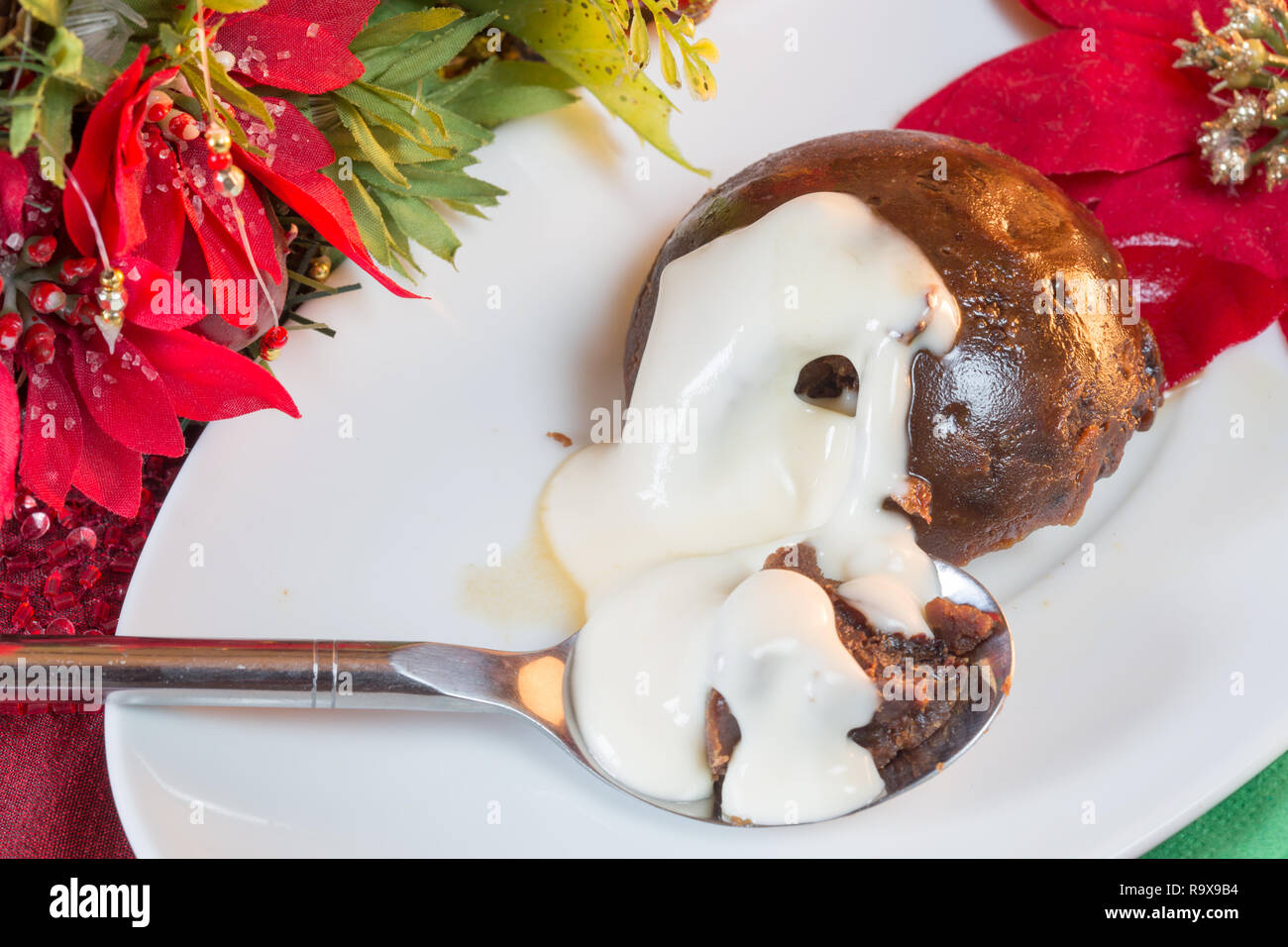 Traditional Christmas pudding al brandy salsa. Foto Stock