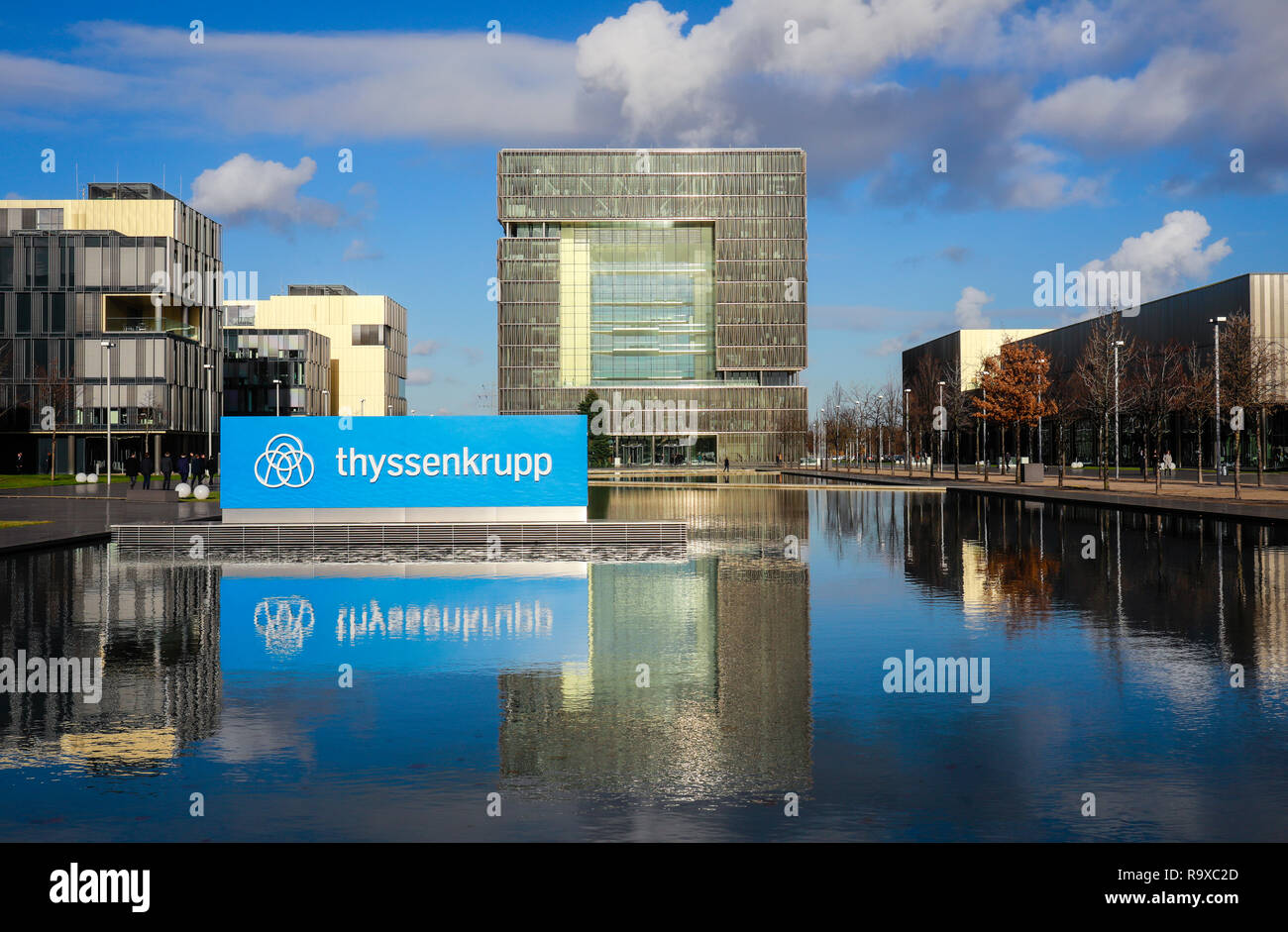 04.12.2018, Essen, Renania settentrionale-Vestfalia, Ruhrgebiet, Deutschland - ThyssenKrupp Hauptverwaltung, Konzernzentrale, ThyssenKrupp quartieri, hier das ferma Foto Stock